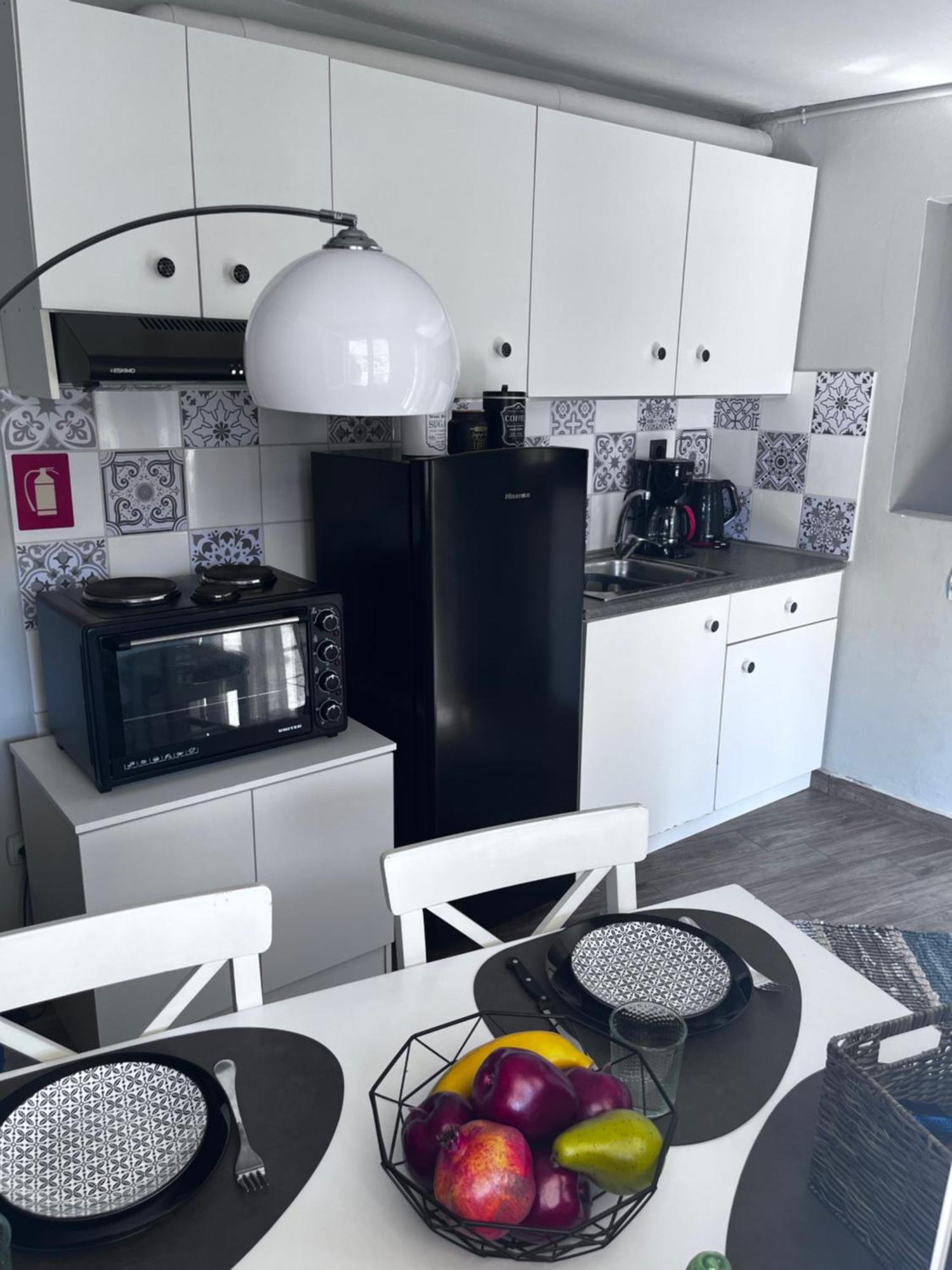 Cozy Studio Apartment In The Heart Of Афины Экстерьер фото